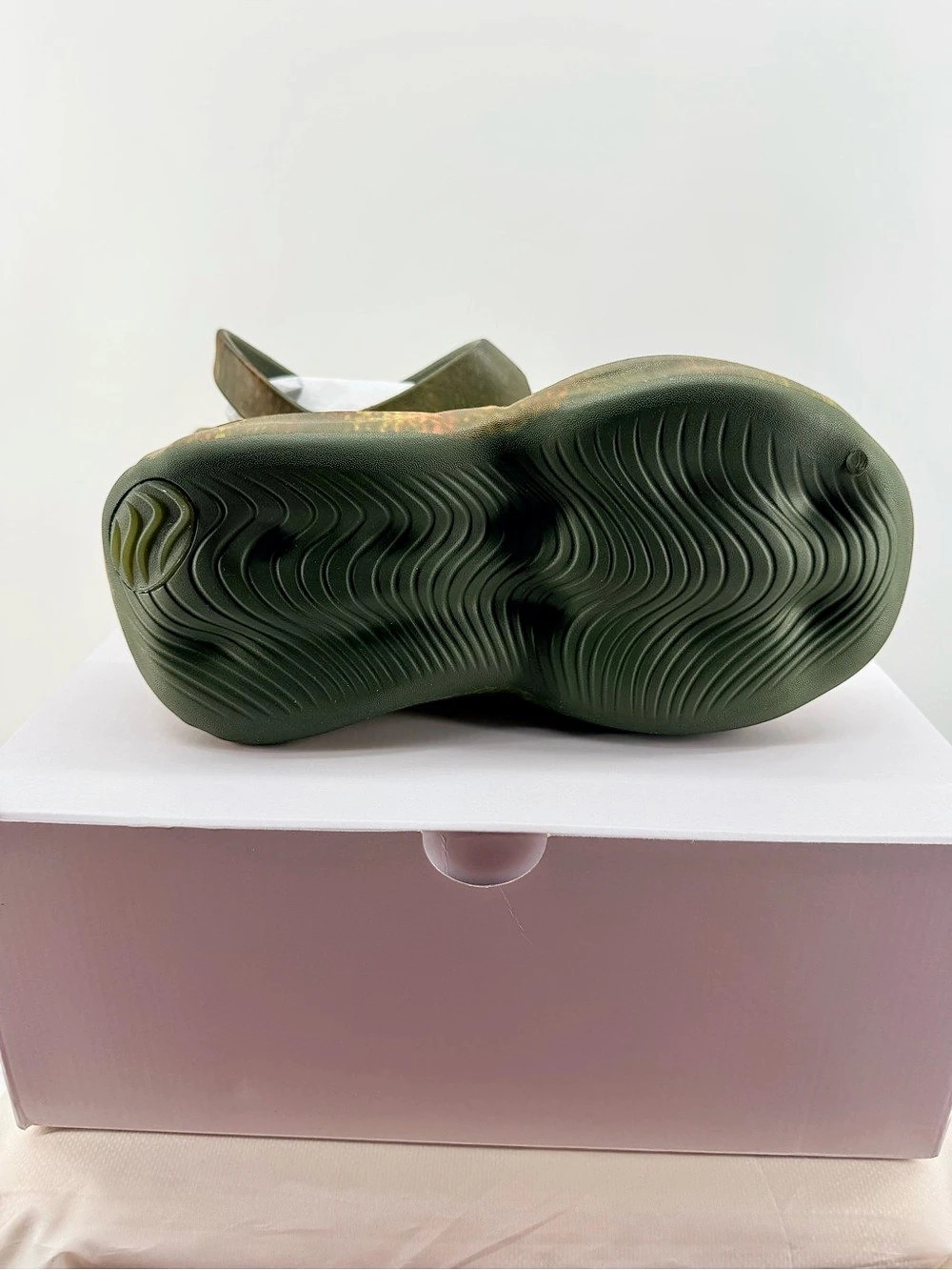 Crocs Dingyun Zhang x Crocs Diffuser Army Green Diffuser Clogs Green & Orange US - Picture 8 of 8